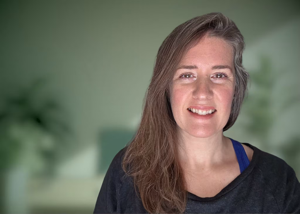 lindsey hutchings RN psychotherapist offering online psychotherapy in Ontario